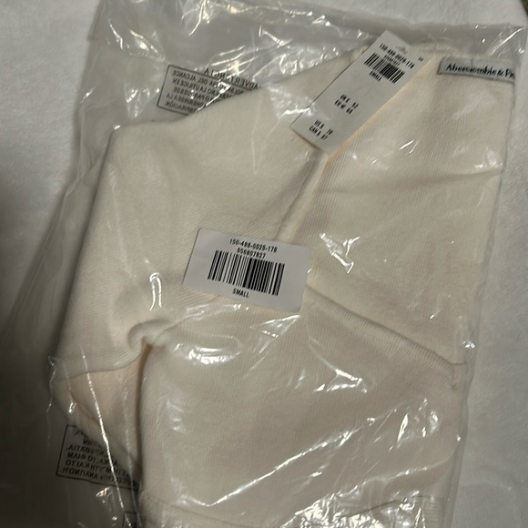 ⭐️SOLD⭐️NWT Abercrombie & Fitch Long-Sleeve Sweetheart Sweater Bodysuit - Picture 6 of 10